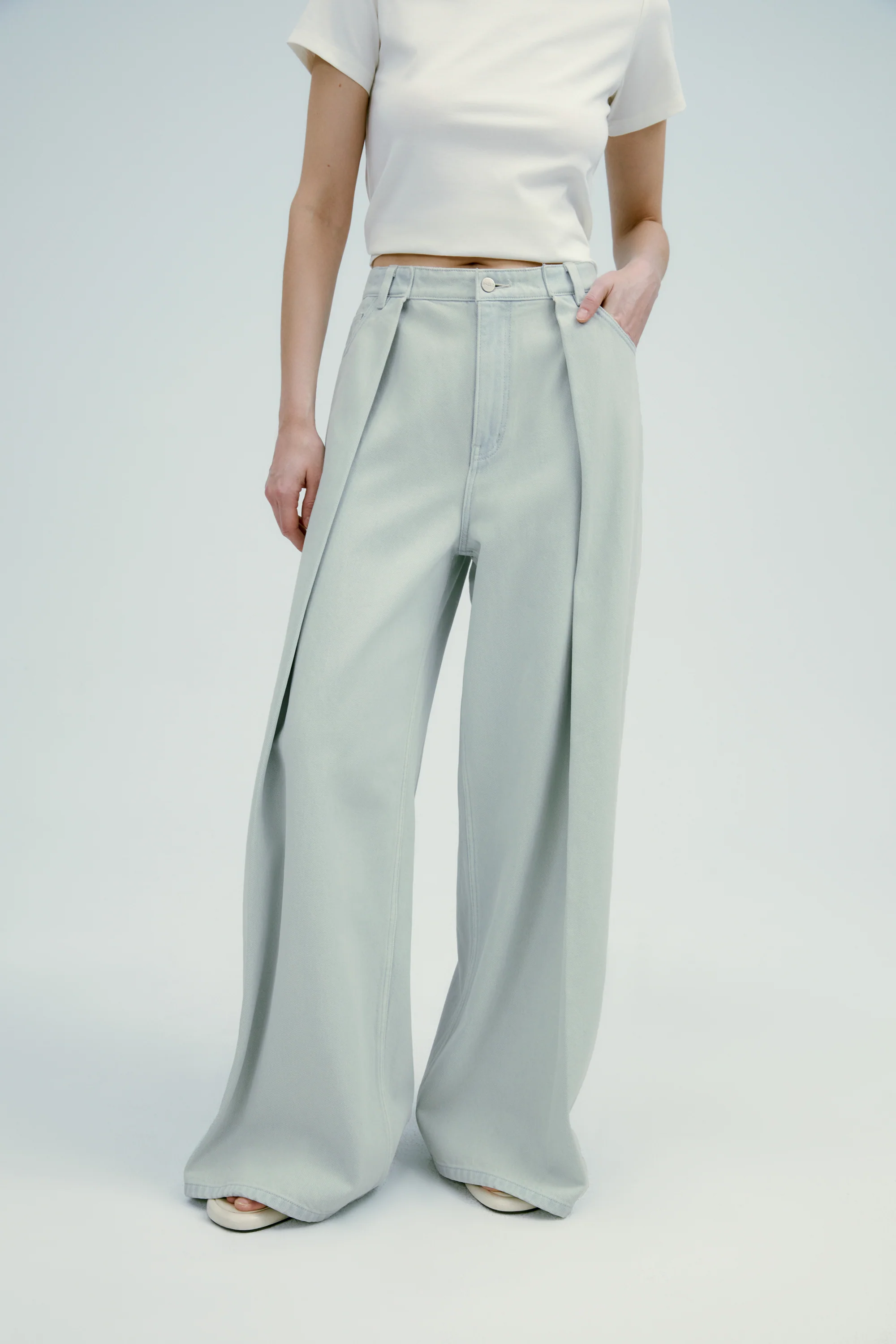 Pleated Wide-leg Jeans - Image 19