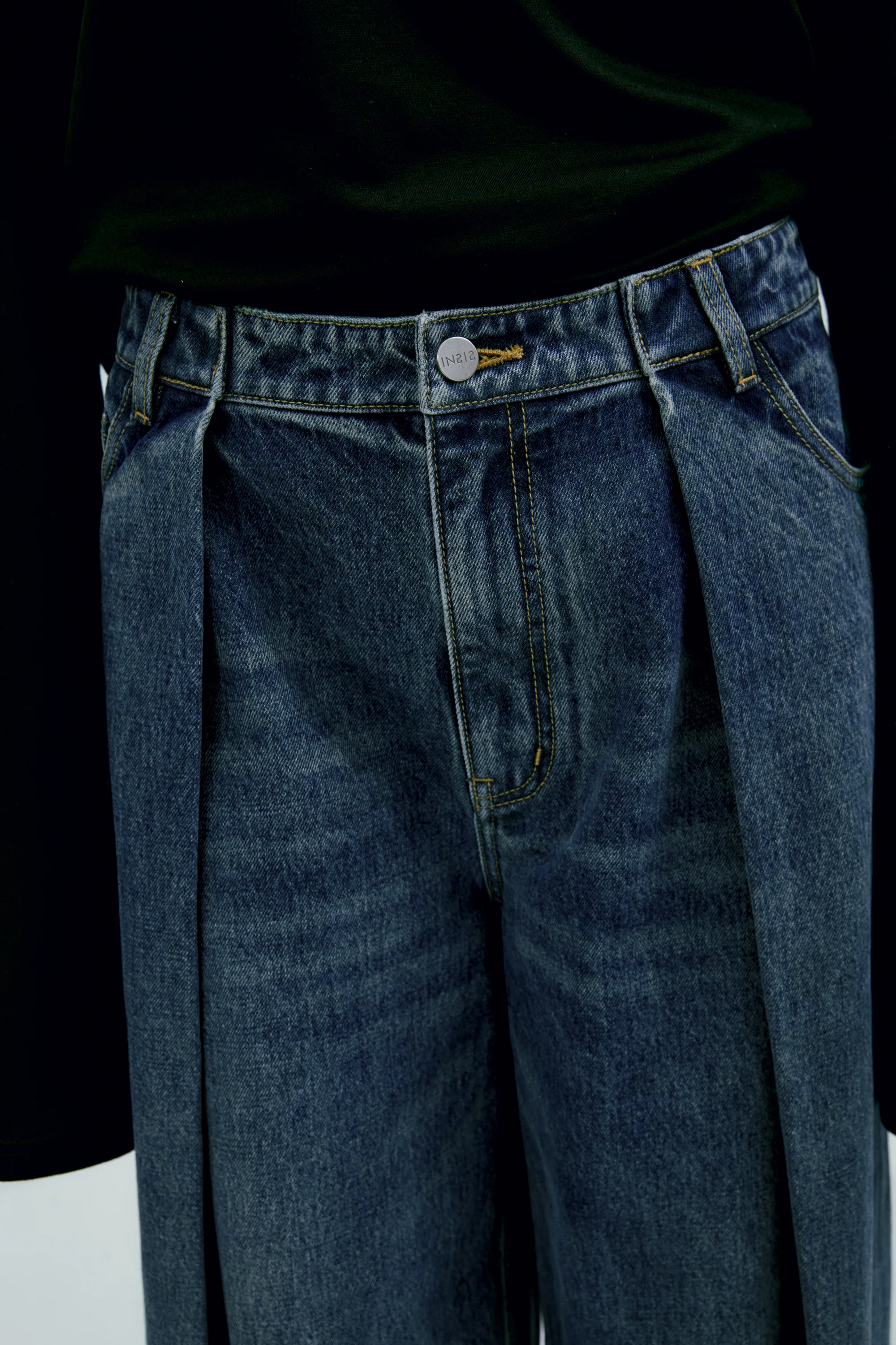 Pleated Wide-leg Jeans - Image 9