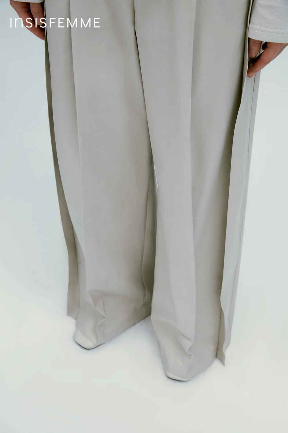 Pleated Wide-leg Trousers - Image 19