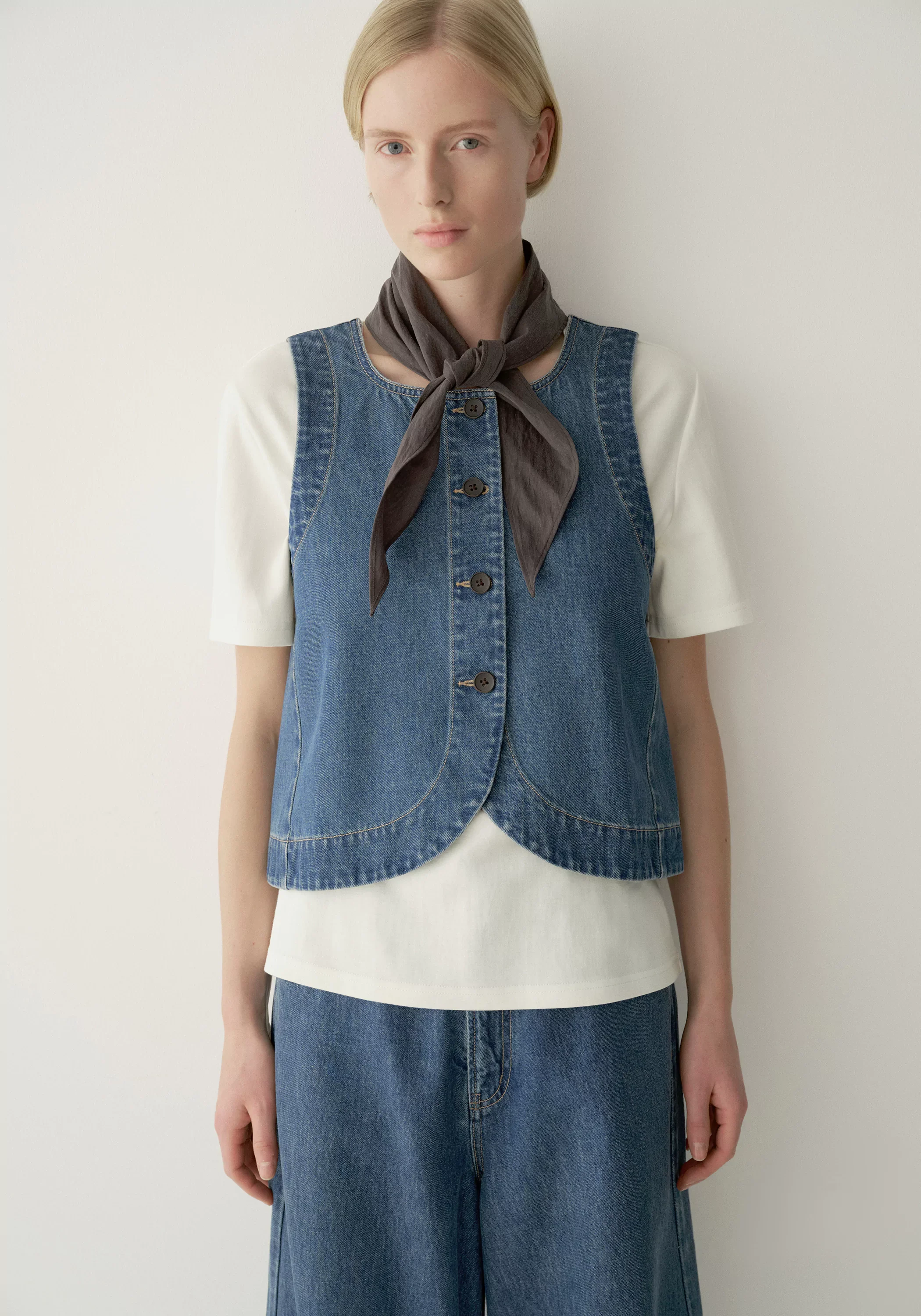 Roundneck Denim Vest - Image 6