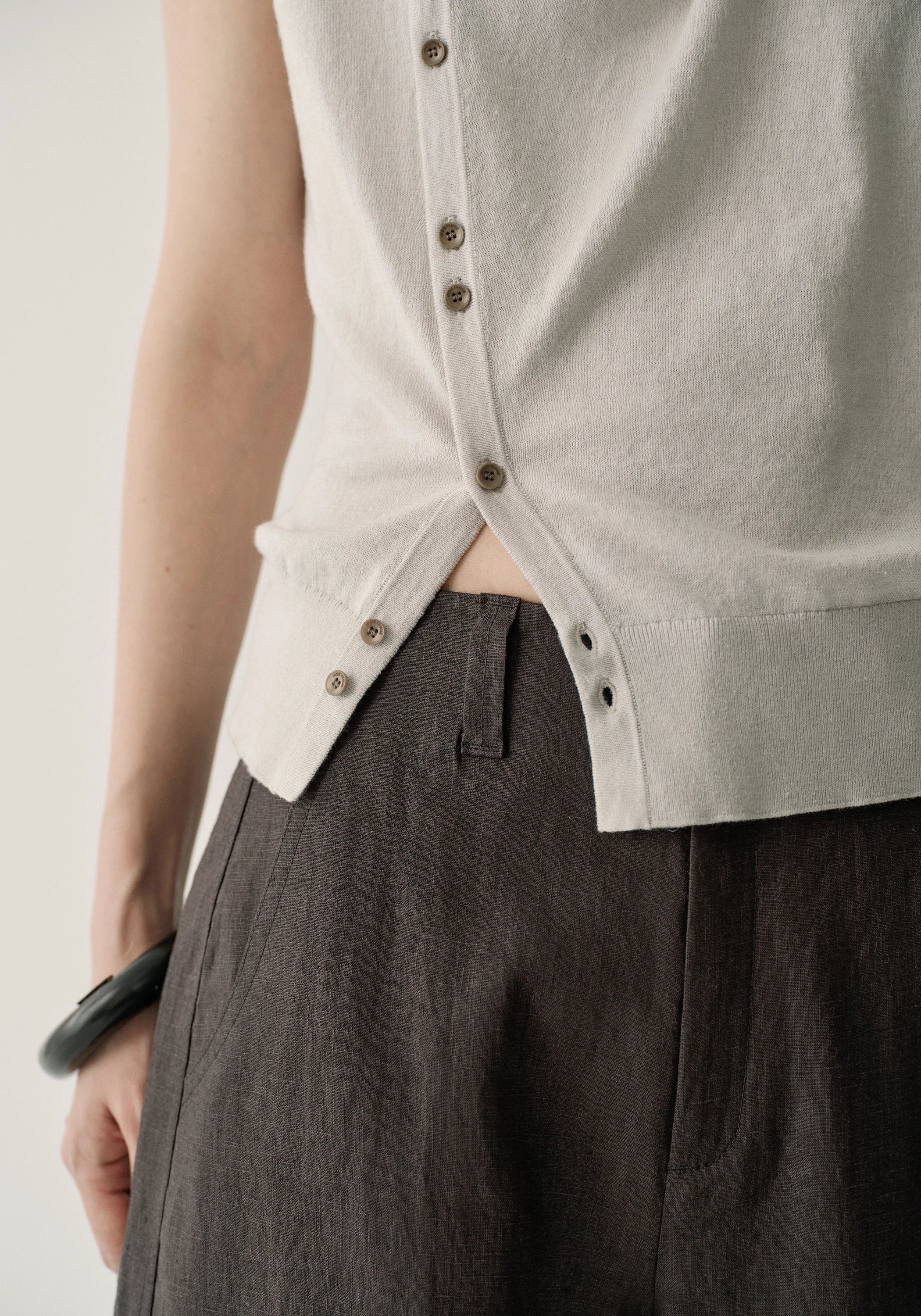 Sleeveless Hemp-cotton Top - Image 15
