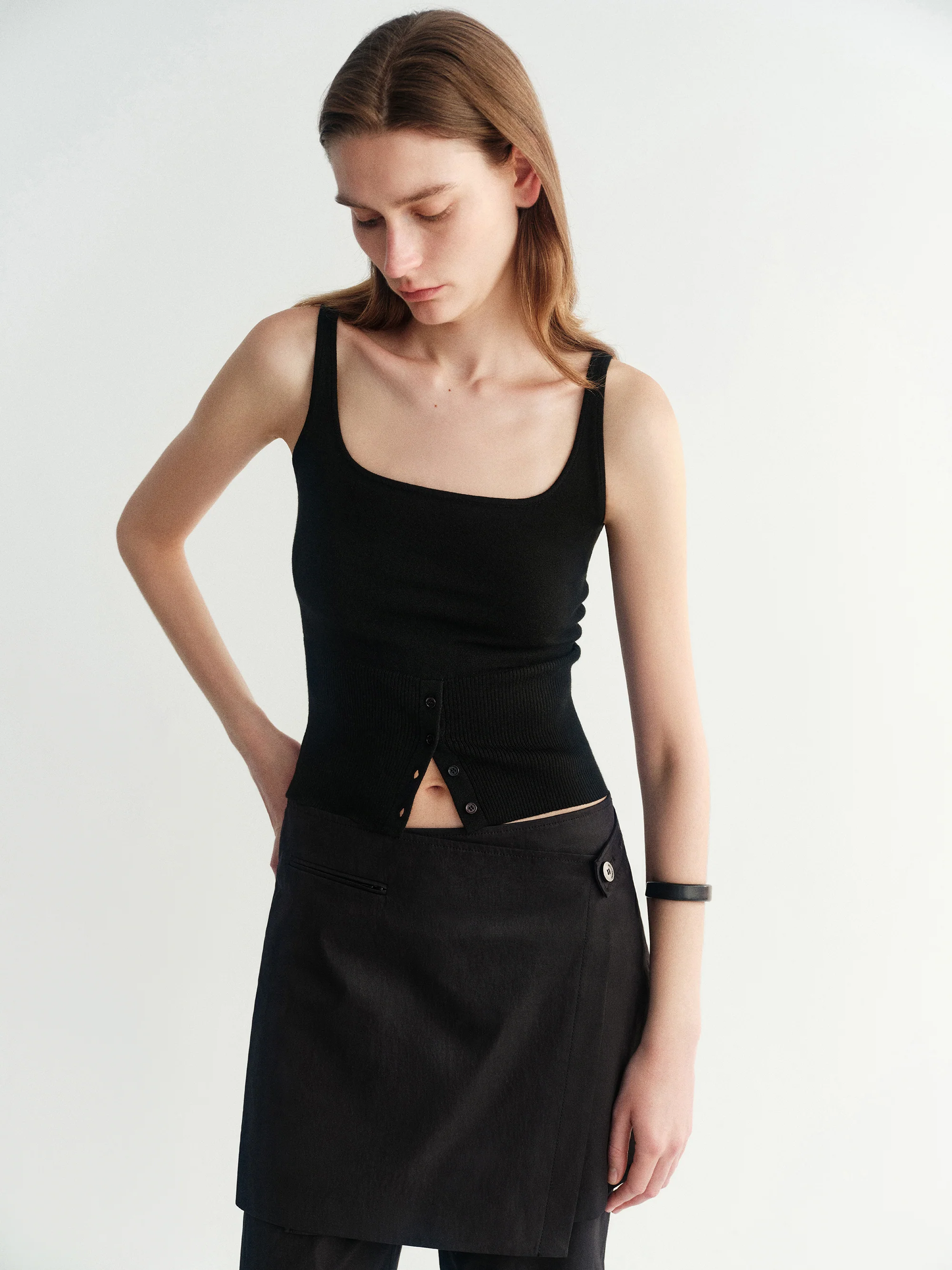 Square-neck Buttoned Tank Top - Image 10