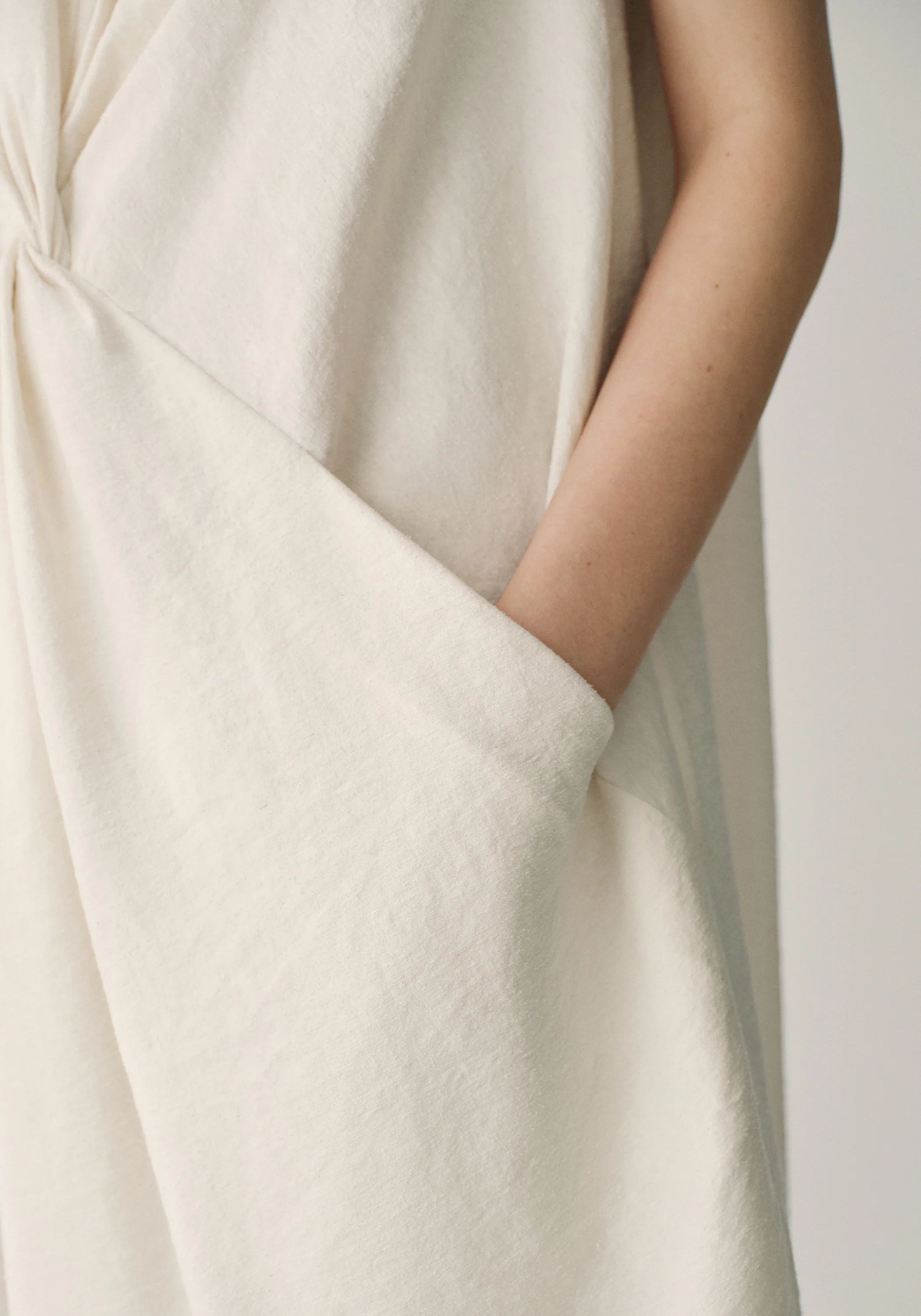 Two-way Twist Sleeveless Dress - Image 6