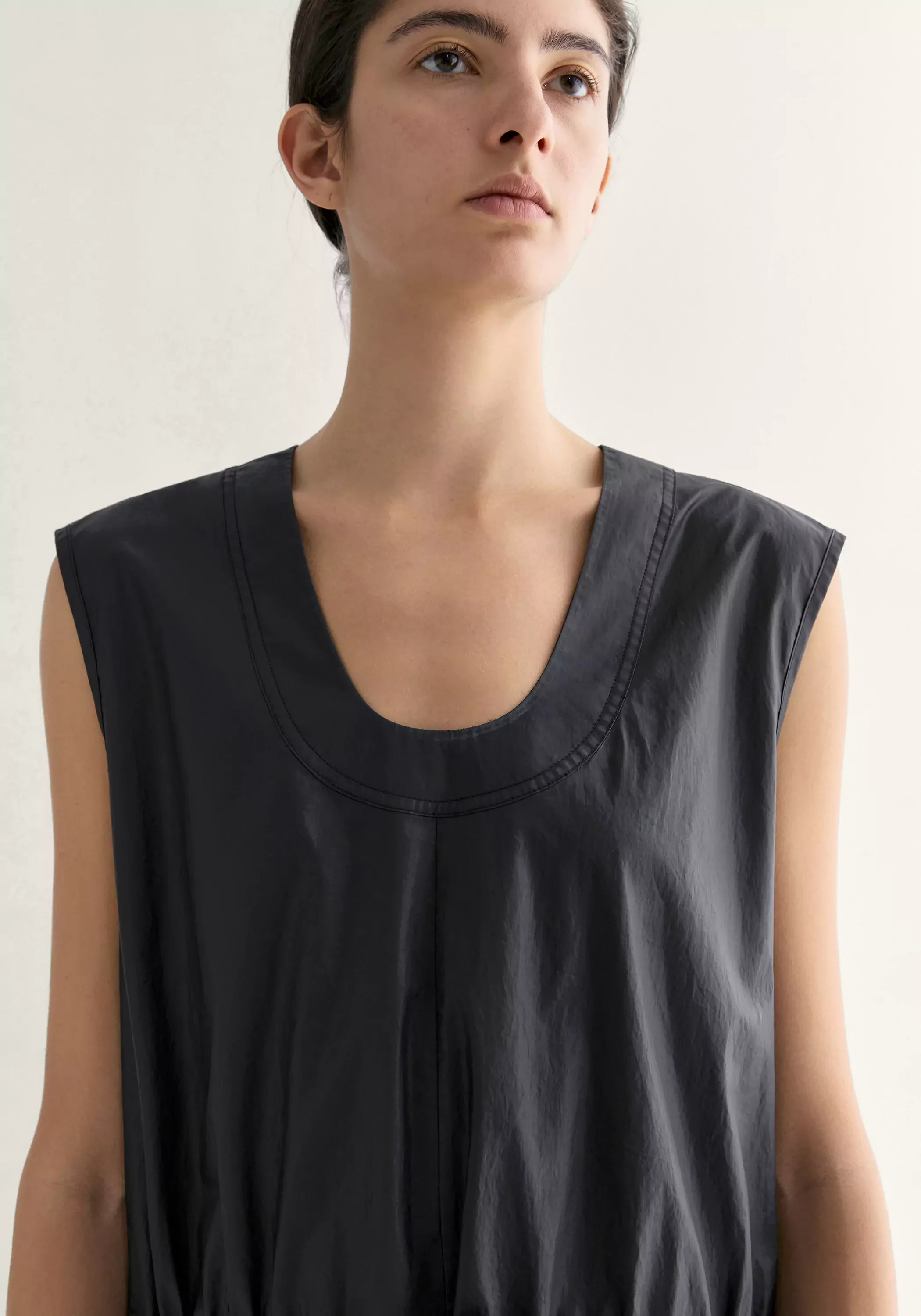 U-line Pocket Sleeveless Dress - Image 11