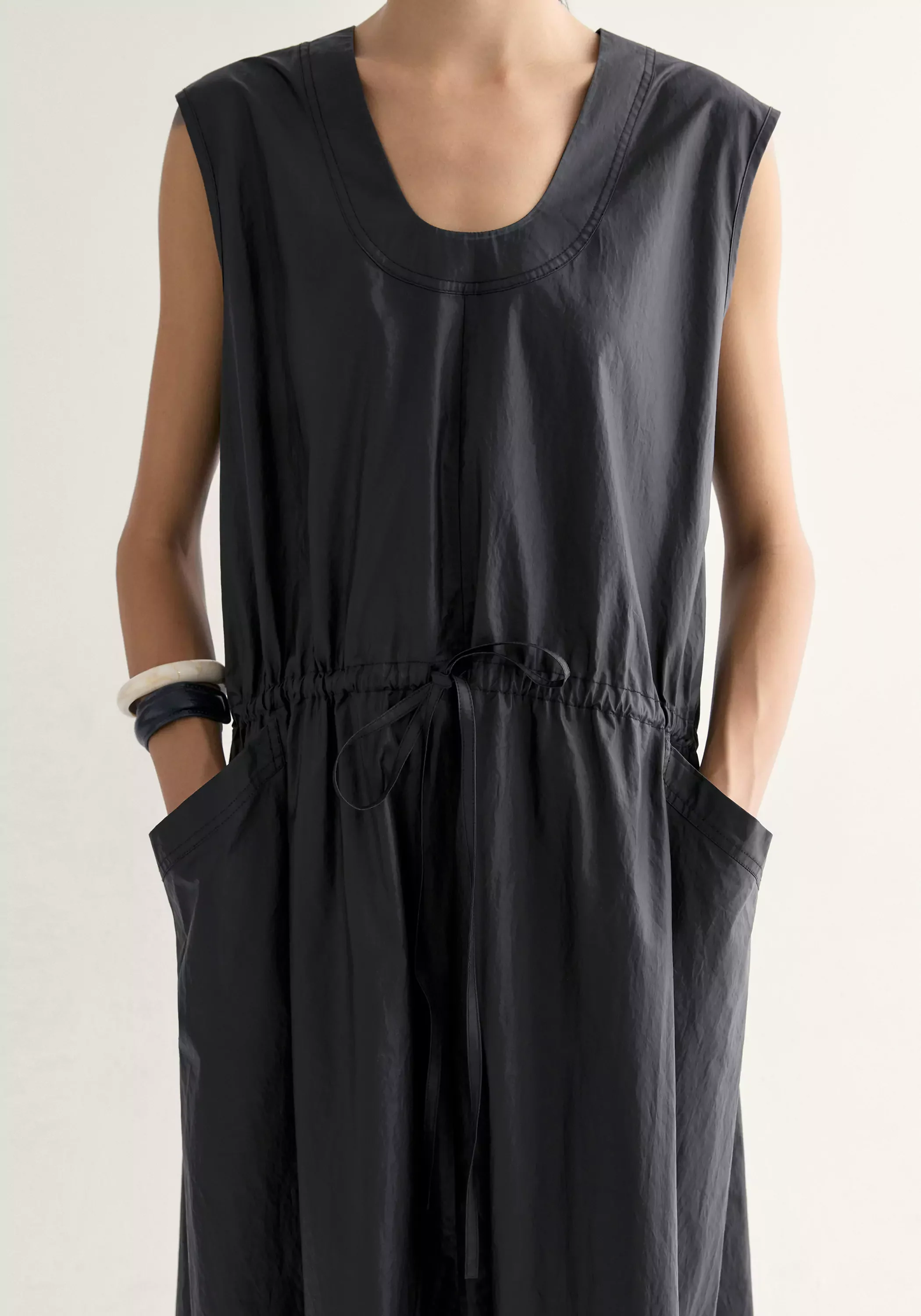 U-line Pocket Sleeveless Dress - Image 12