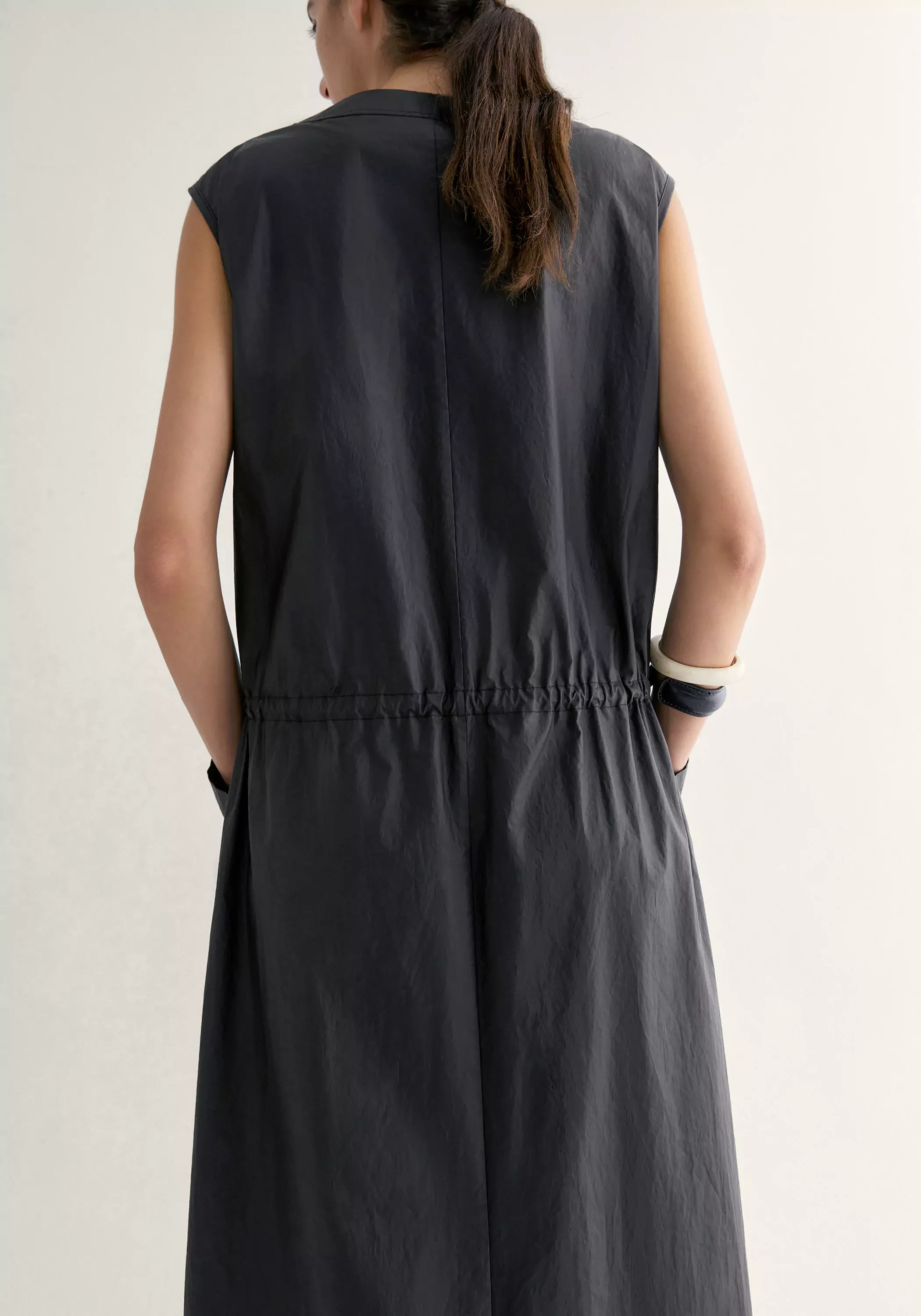 U-line Pocket Sleeveless Dress - Image 13