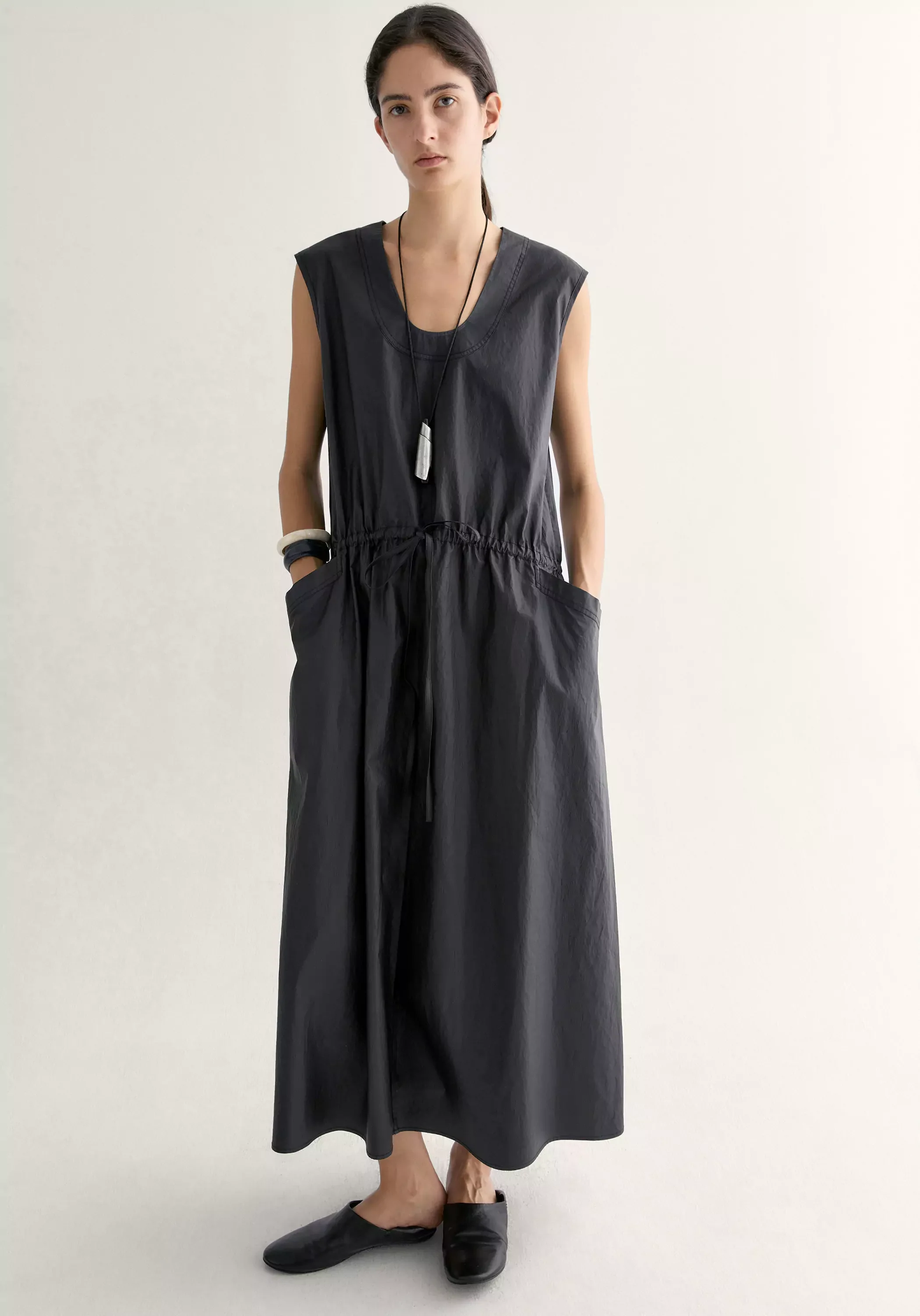 U-line Pocket Sleeveless Dress - Image 5