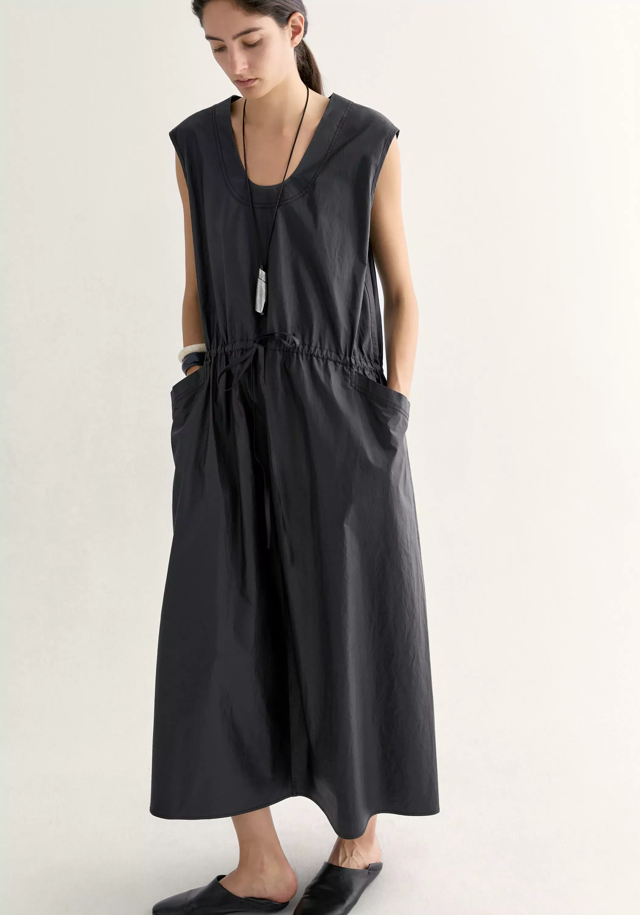 U-line Pocket Sleeveless Dress - Image 7