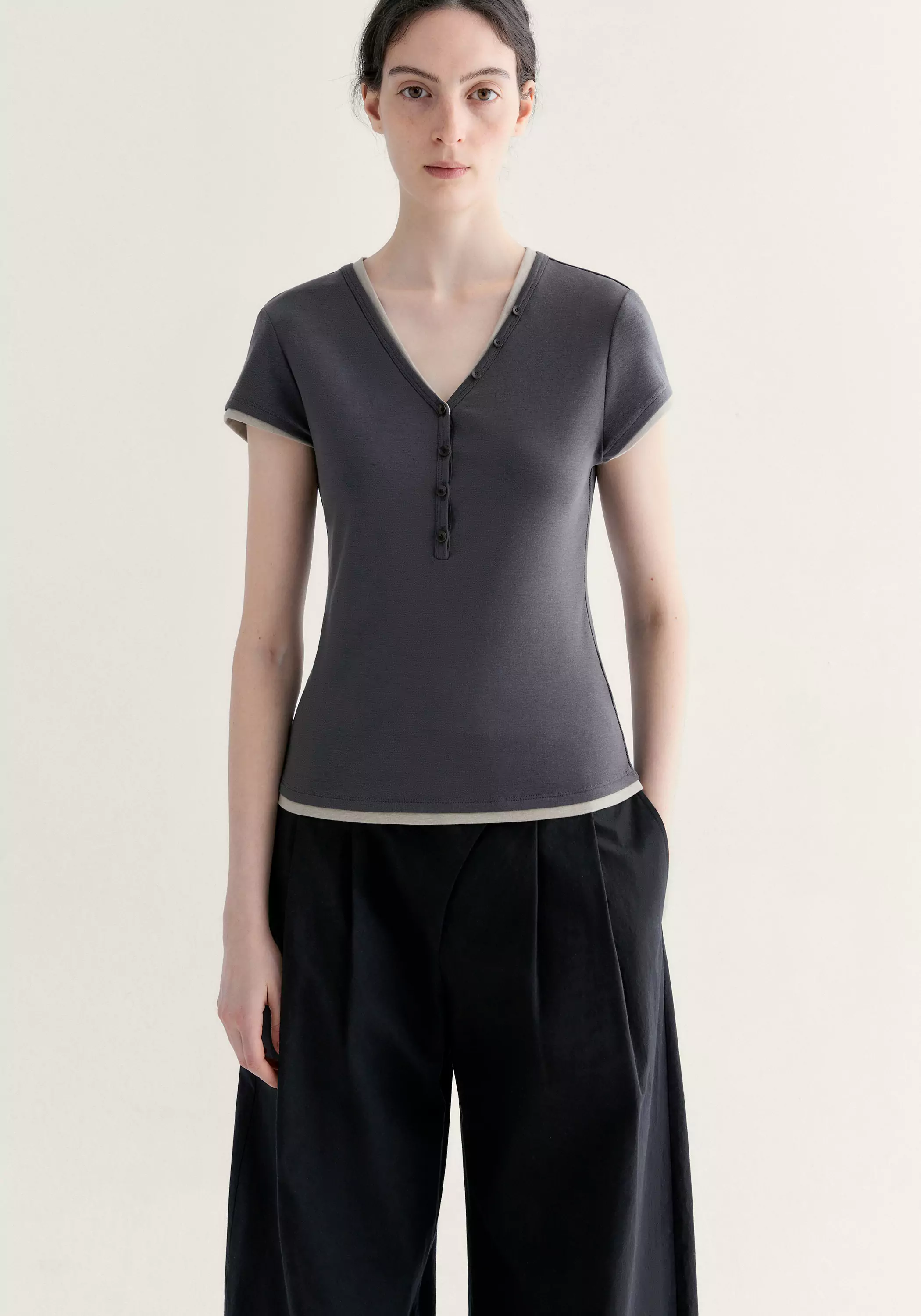 V-neck Buttoned T-shirt - Image 14
