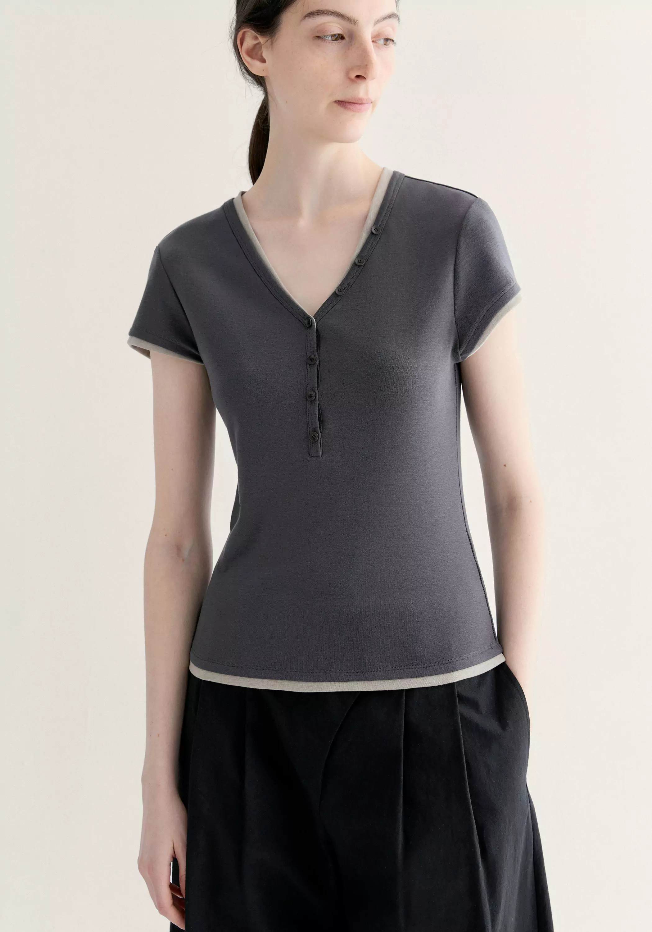 V-neck Buttoned T-shirt - Image 15