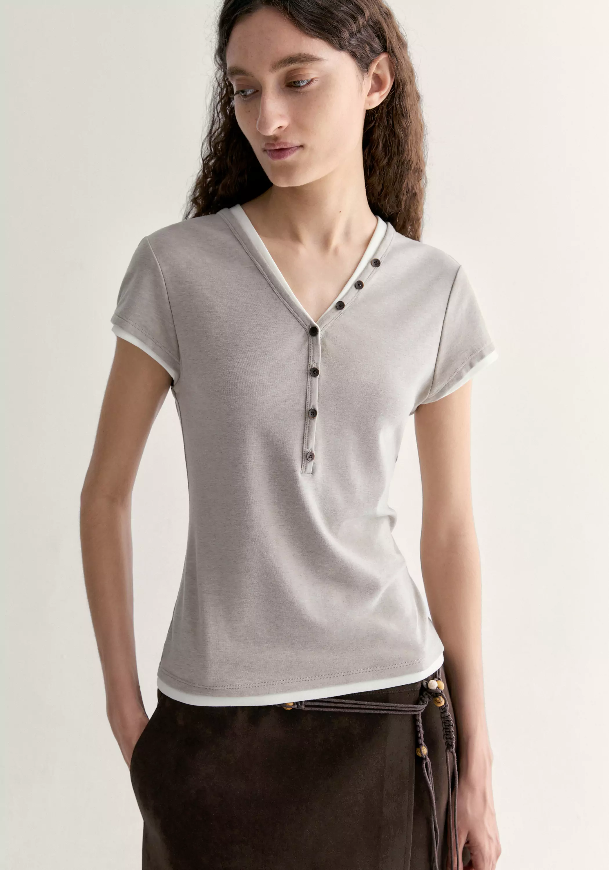 V-neck Buttoned T-shirt - Image 6