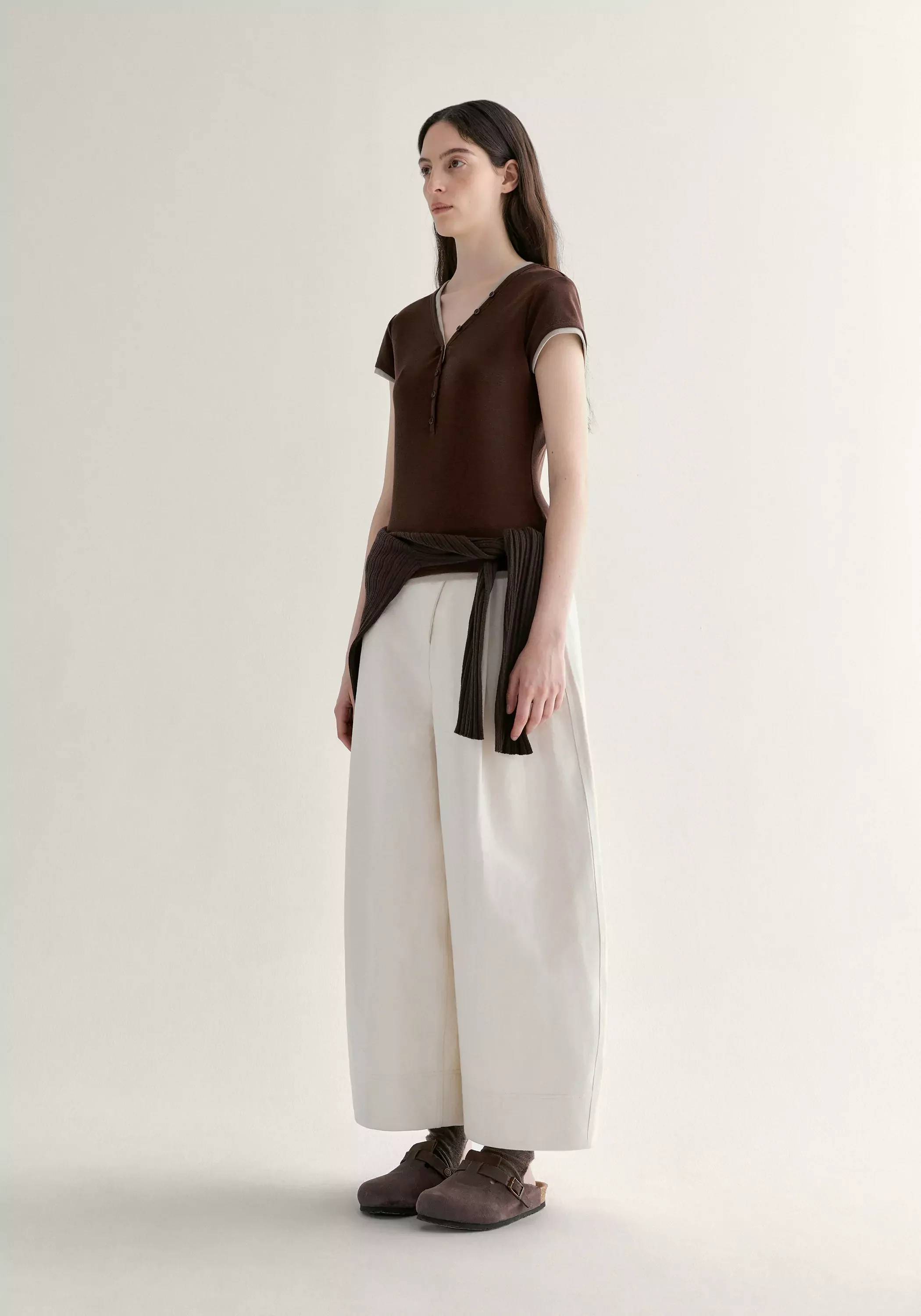 V-neck Buttoned T-shirt - Image 8