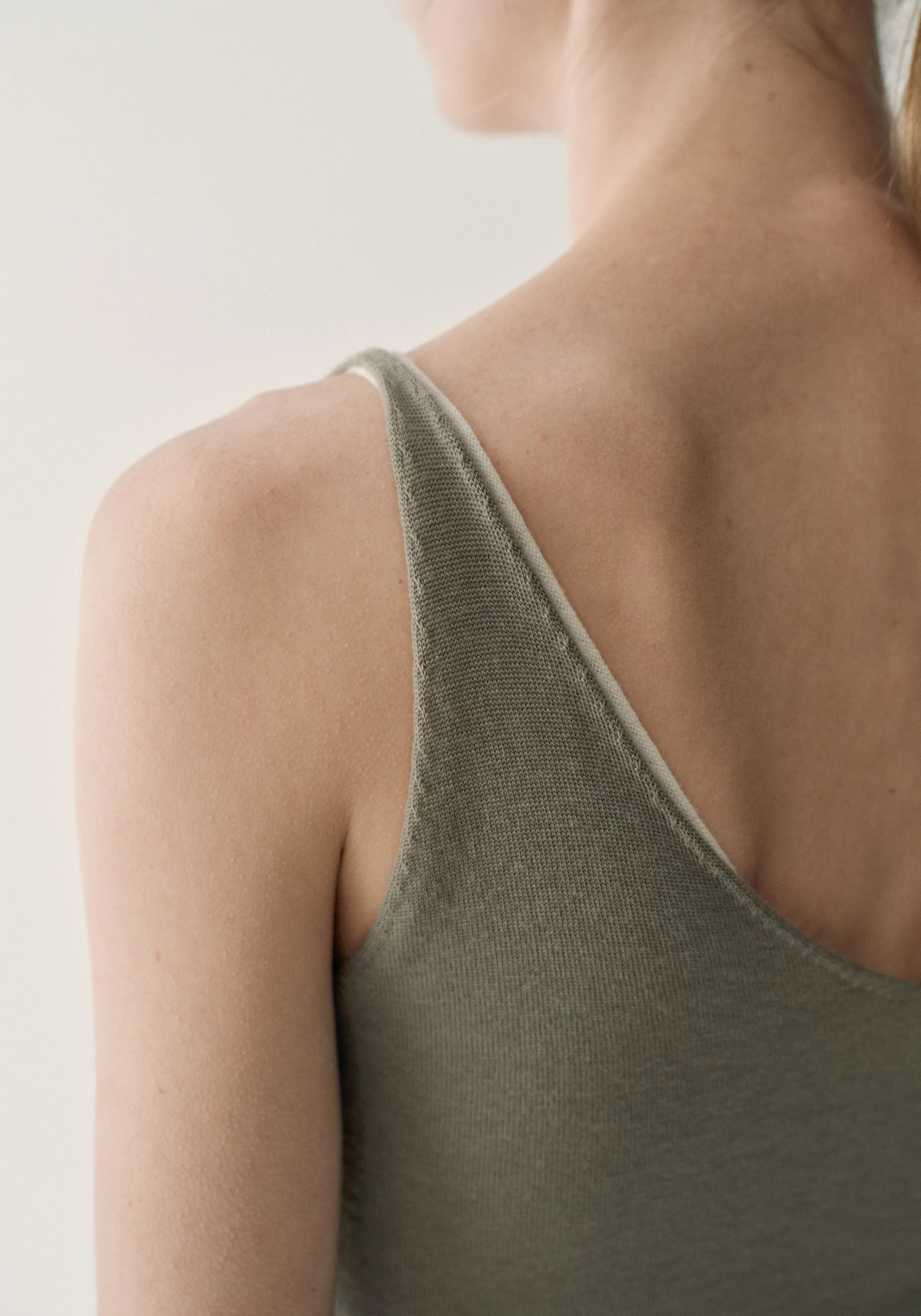 Water-soluble Wool Tank Top - Image 16