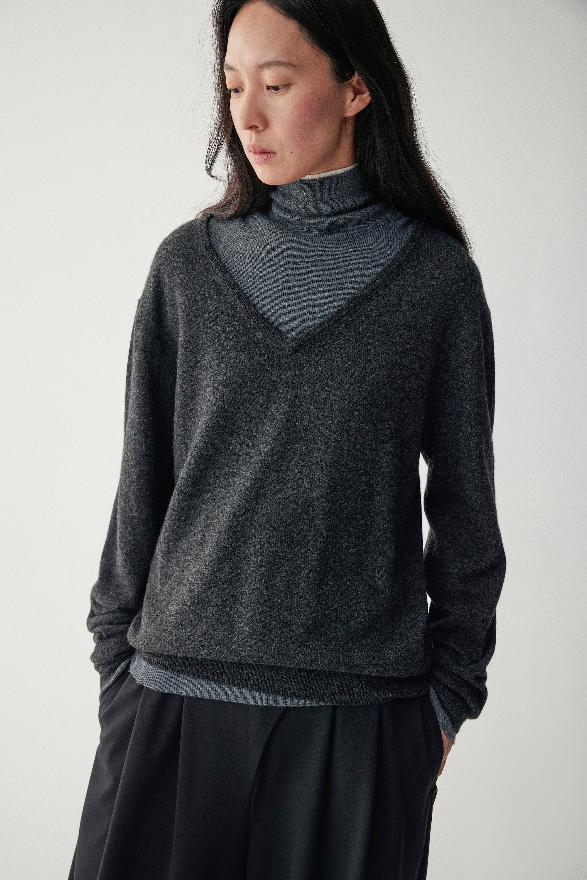 Yak Wool V-neck Jumper - Image 10