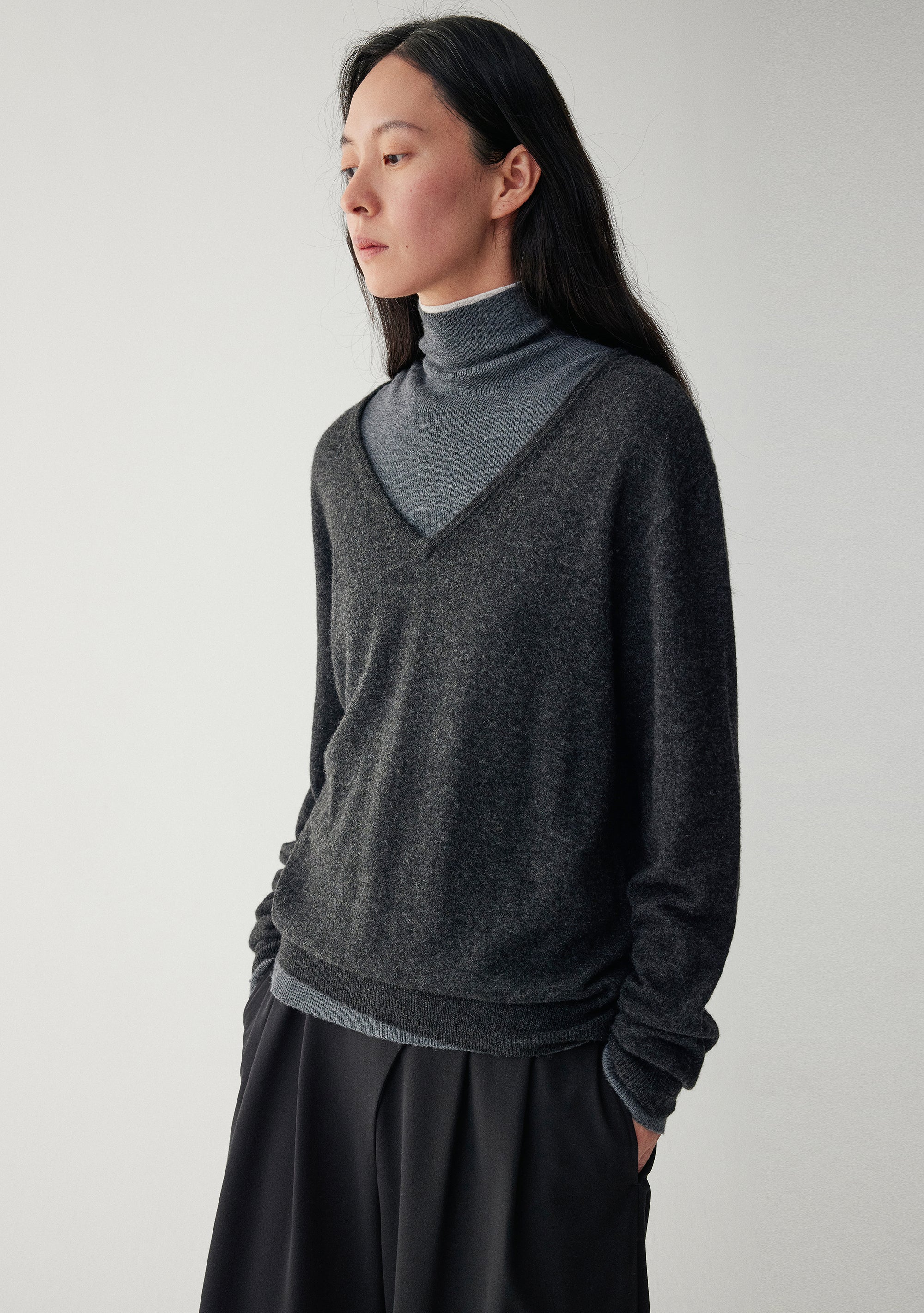 Yak Wool V-neck Jumper - Image 11