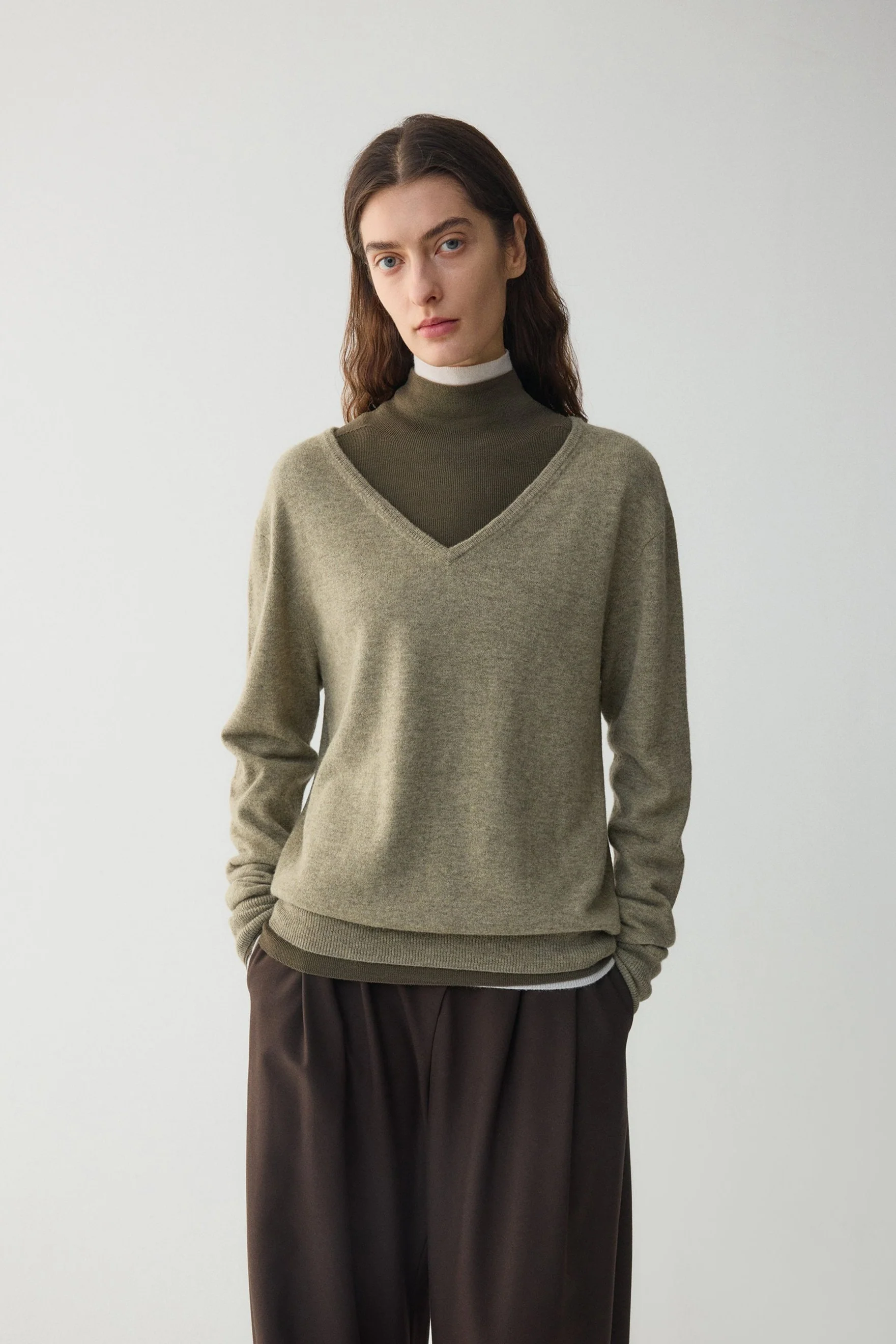 Yak Wool V-neck Jumper - Image 12