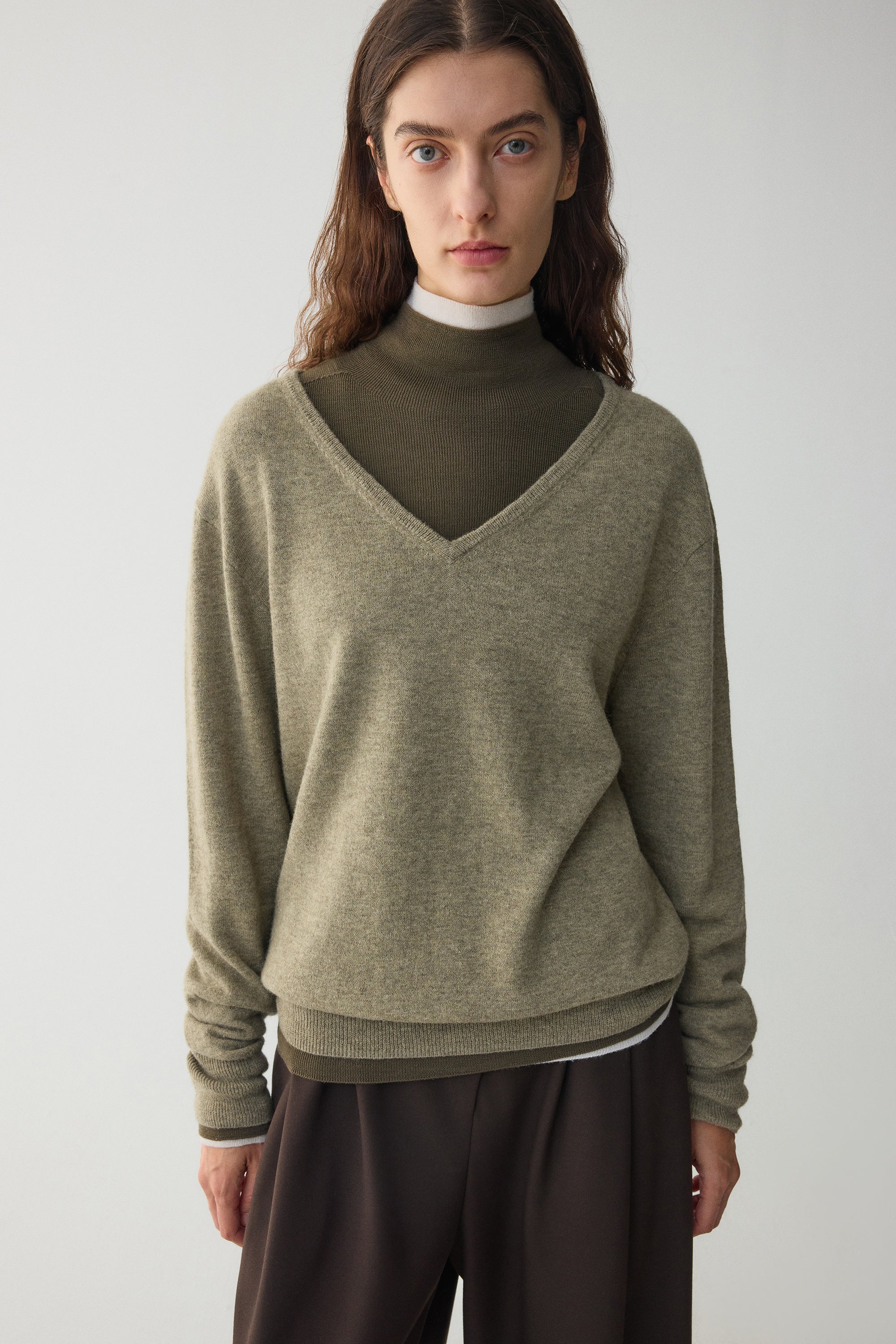 Yak Wool V-neck Jumper - Image 13