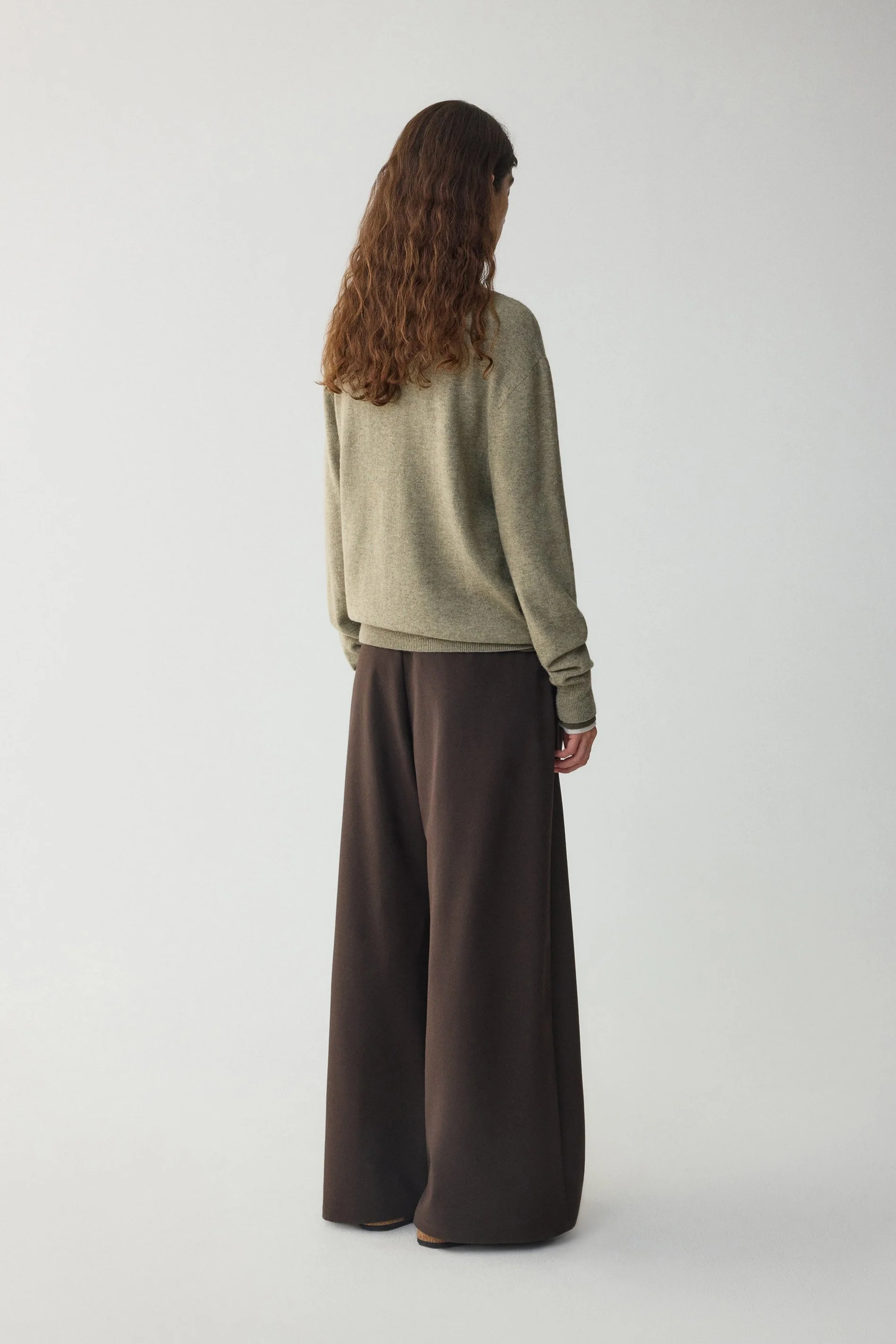 Yak Wool V-neck Jumper - Image 16