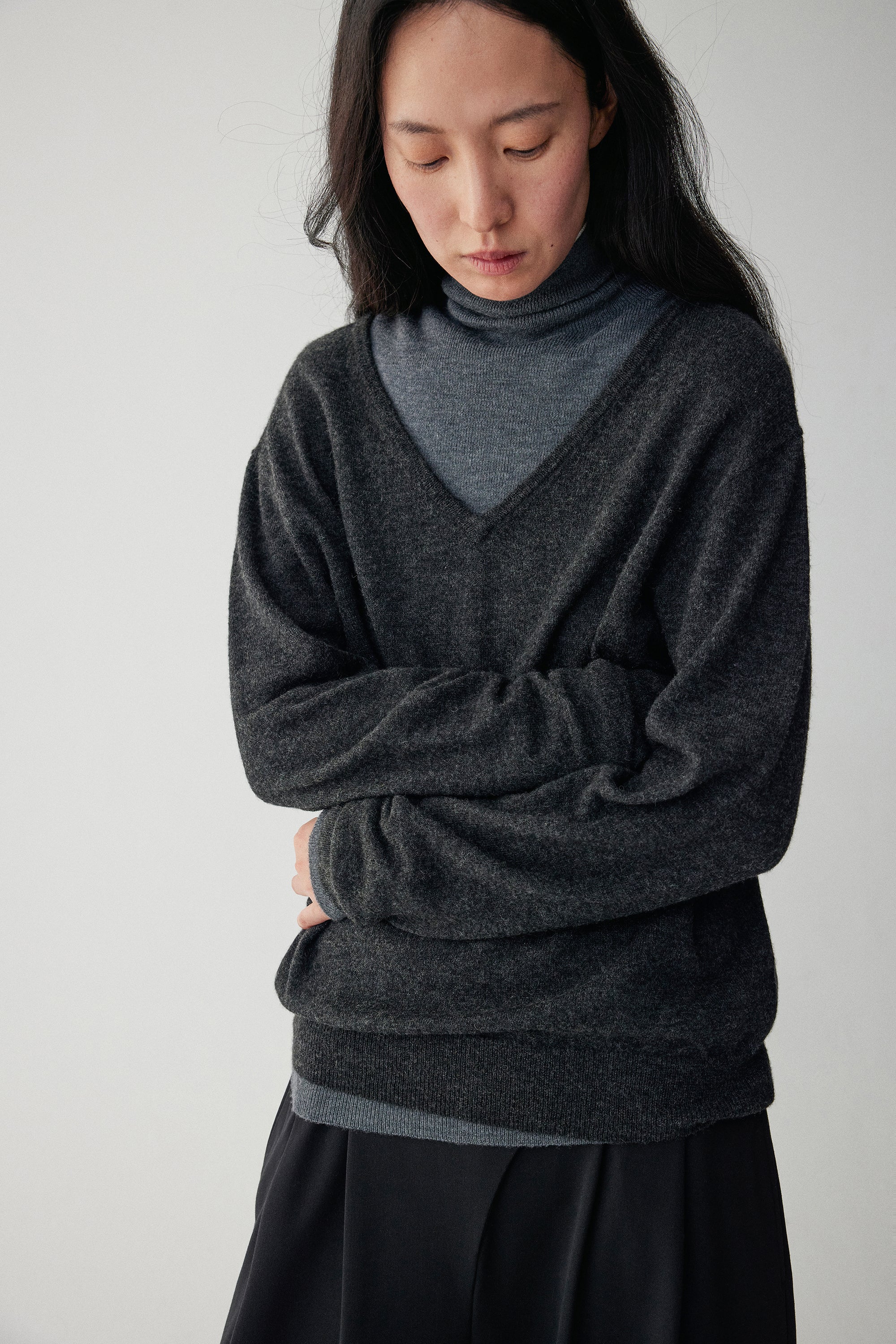 Yak Wool V-neck Jumper - Image 9